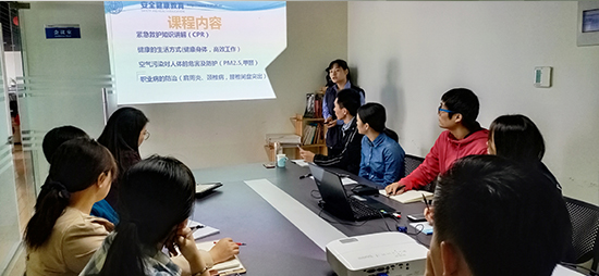 此次培训特邀安全教育网陈老师进行授课，培训过程中陈老师结合图片、数据、案例，用幽默风趣的语言生动的讲授了突发意外事故…