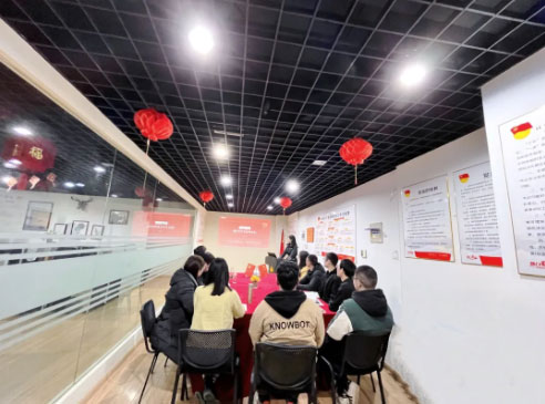随后，各部门经理围绕本部门2021年的主要工作达成情况、取得经验、存在问题等主要方面进行了认真汇报